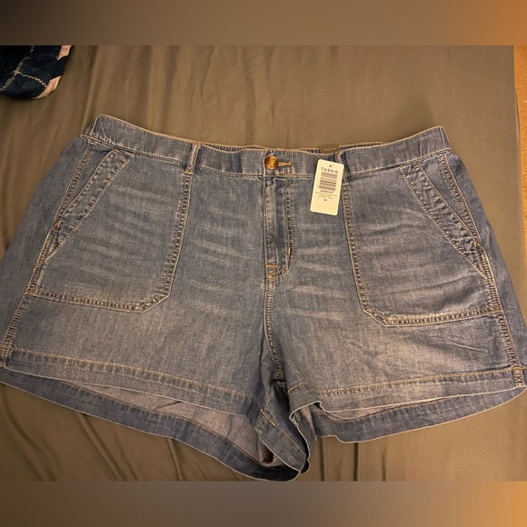 NWT torrid size 20 3.5 Inch Relaxed Utility Lightweight Mid Rise denim Shorts - Picture 4 of 6